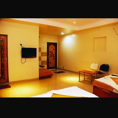 שירדי Hotel Apple Sai Residency מראה חיצוני תמונה