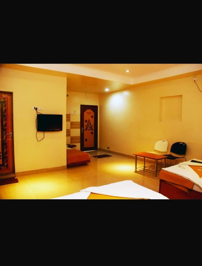 שירדי Hotel Apple Sai Residency מראה חיצוני תמונה